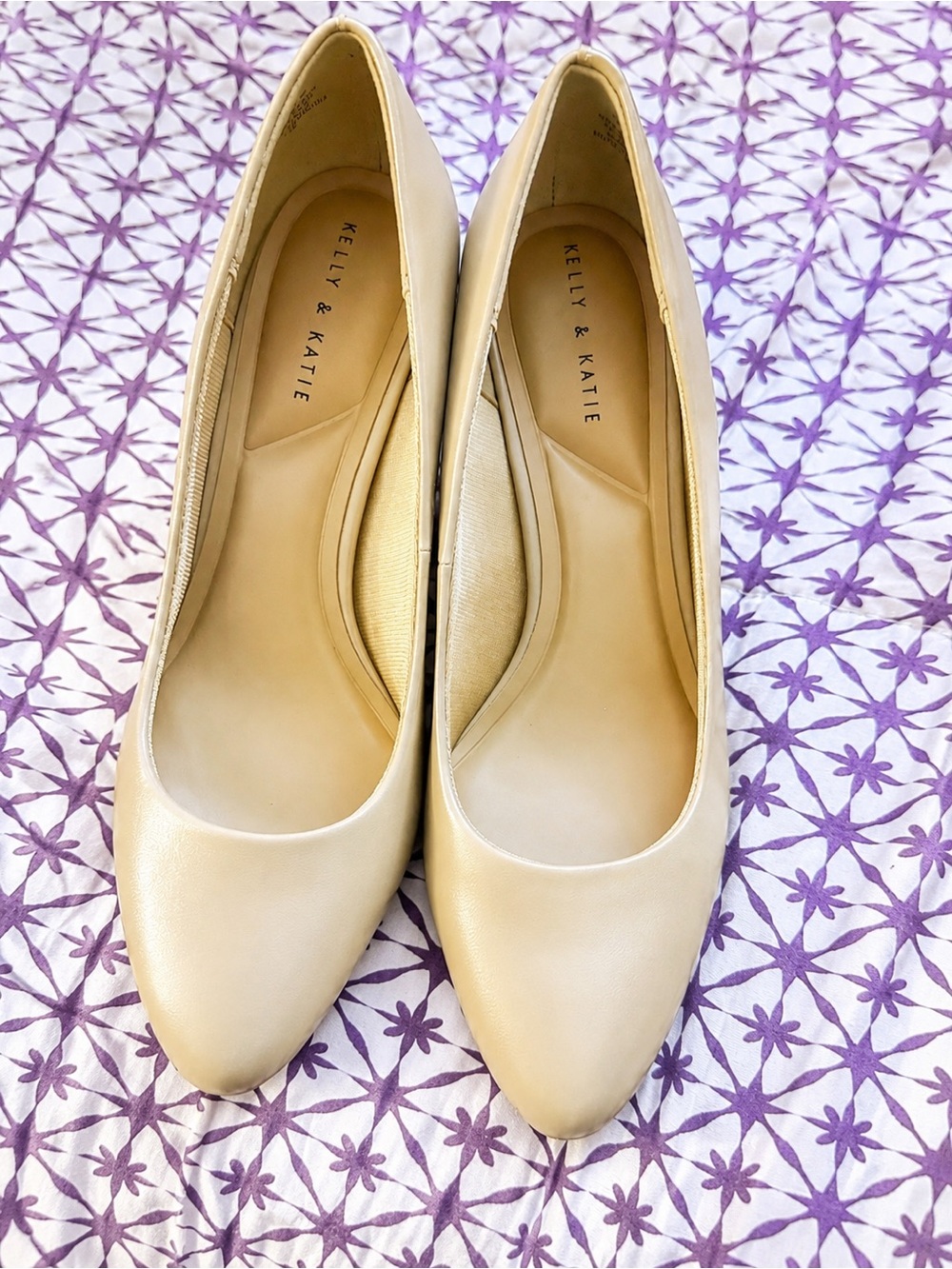 Kelly & Katie Nude Pumps Size 7W Wide 2.5” Heel - Picture 2 of 7